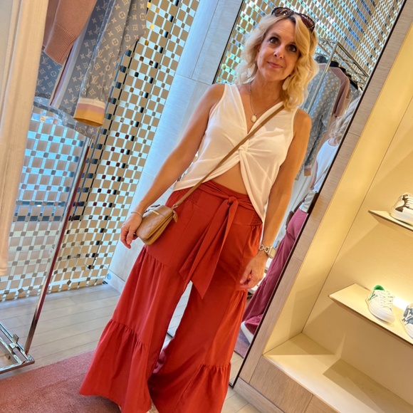 Meet your Posher - Picture 2 of 8